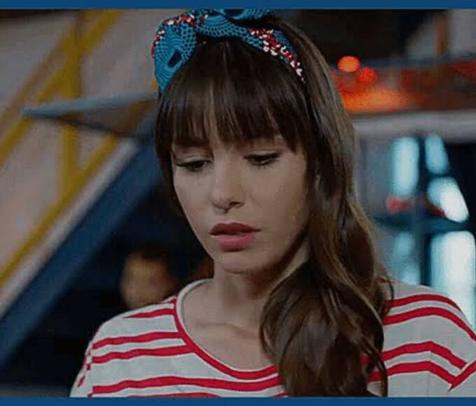 Nazli entra em desespero após receber ligação misteriosa em Dolunay.