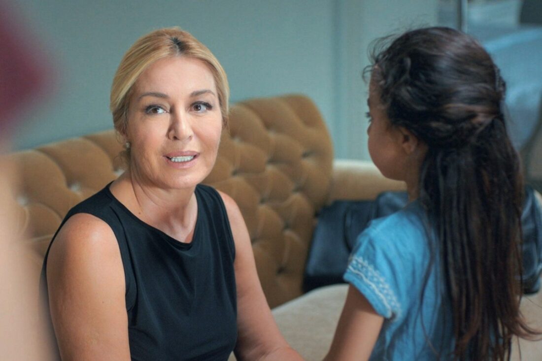 Zeynep revela para Cahide que é mãe de Turna em cena emocionante da novela Mãe, da Record