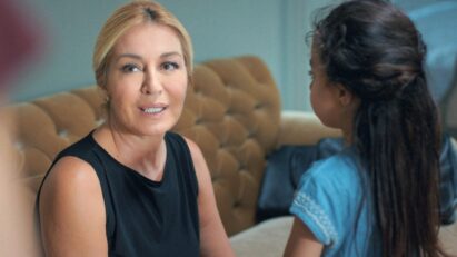 Zeynep revela para Cahide que é mãe de Turna em cena emocionante da novela Mãe, da Record