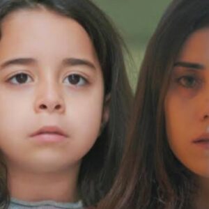 Zeynep e Gönül procuram por Turna nas ruas em cena dramática da novela Mãe (Crédito: Record)