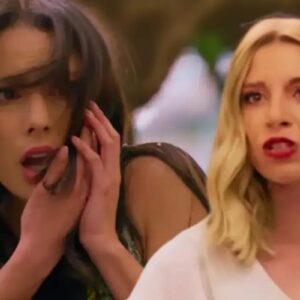 Camila furiosa encostando Valéria no corredor do prédio — cena de confronto em As Filhas da Senhora Garcia.