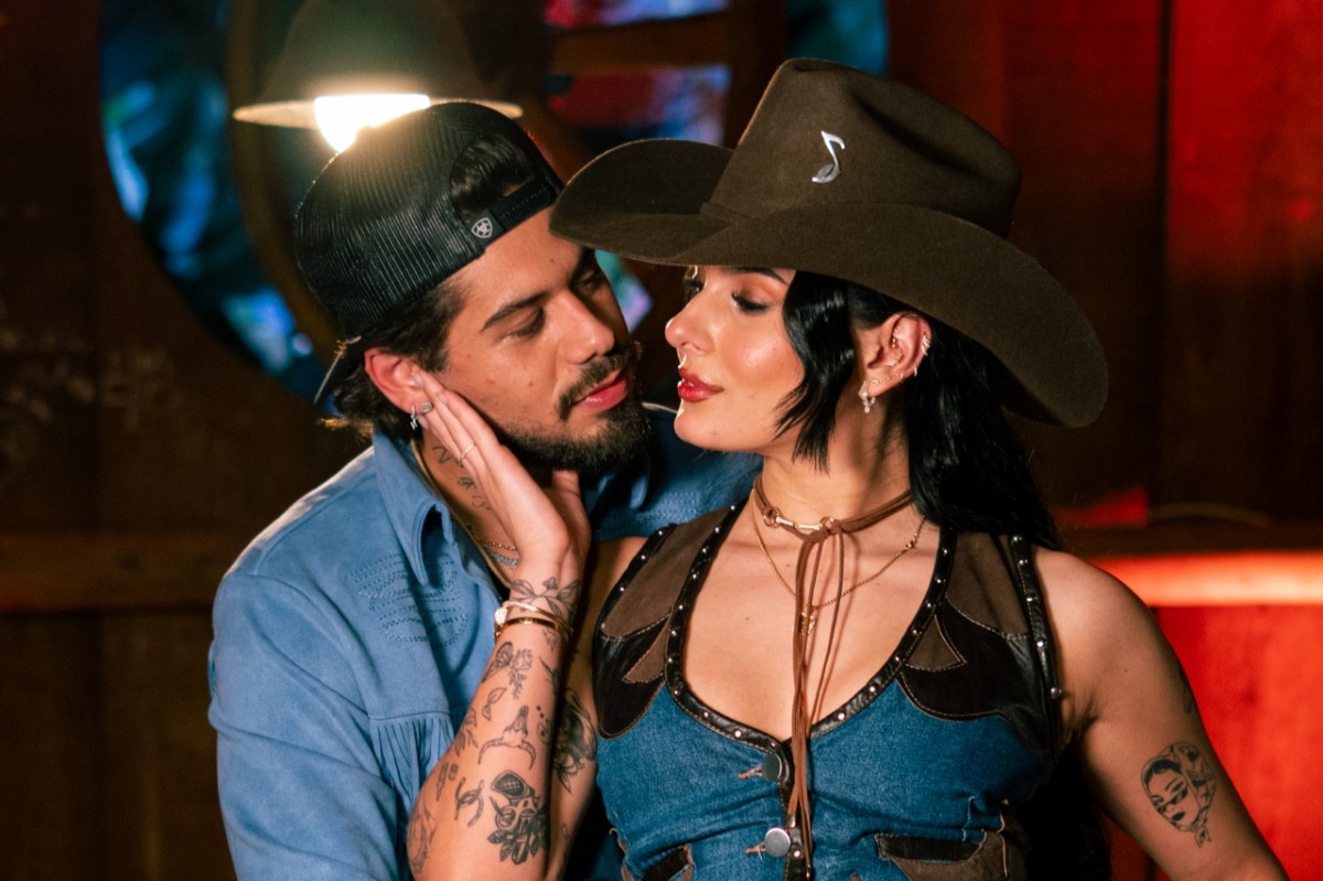 “Zé Felipe e Ana Castela durante a gravação do clipe de ‘Sua Boca Mente’ em Goiânia”