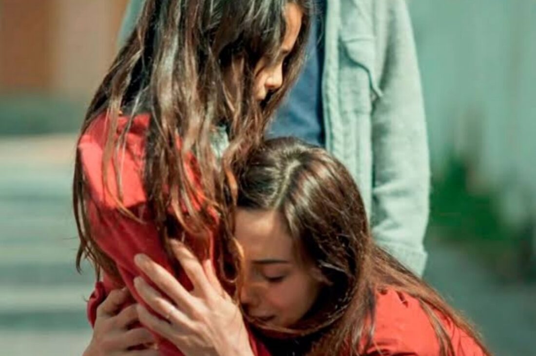 Zeynep reencontra Turna em cena comovente da novela Mãe