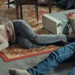 Personagem encontra corpos baleados em casa na novela Mãe