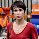 Débora Falabella comenta o legado de Nina em Avenida Brasil e fala sobre possível remake da novela da Globo.