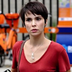 Débora Falabella comenta o legado de Nina em Avenida Brasil e fala sobre possível remake da novela da Globo.