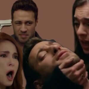 Cenk Karaçay segurando uma arma contra a própria cabeça enquanto Agah tenta impedi-lo em cena dramática de Cruel Istanbul.