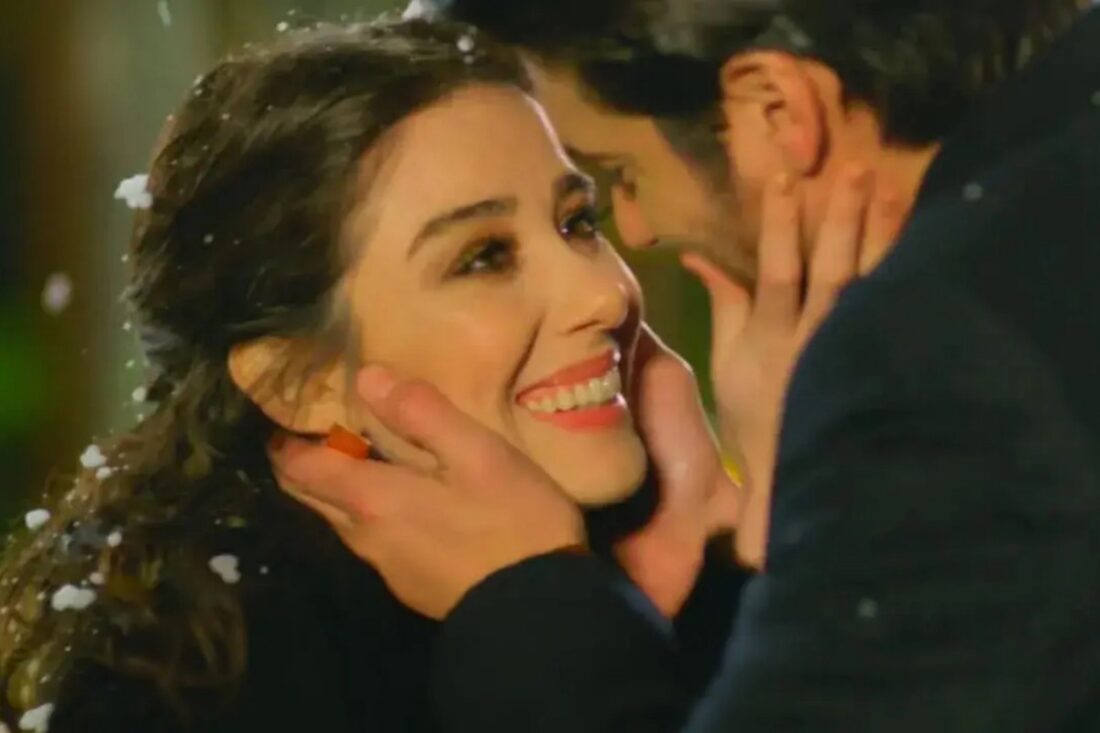 Ferit e Nazli se abraçam sob a neve no final emocionante da novela Dolunay