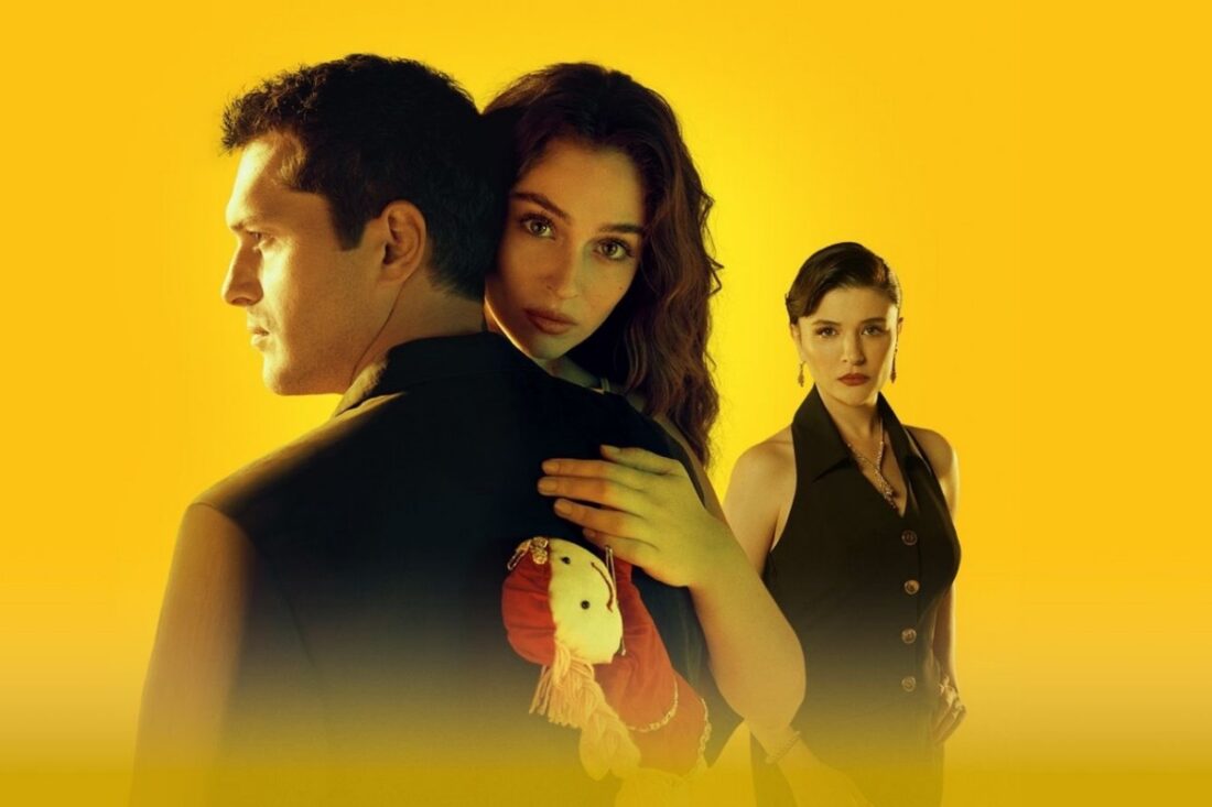 Cemre Baysel interpreta Leyla, protagonista da versão turca de Avenida Brasil, disponível no Globoplay.