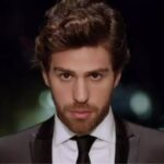 Nedim retorna andando e surpreende a família na mansão Karacay em Cruel Istambul”.