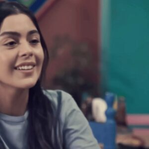 Perla emocionada e chorando após rejeição de Valentin na novela A.MAR.