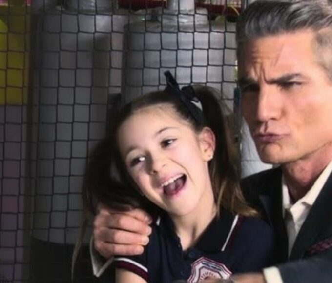 Sérgio e Azul têm reencontro emocionante na novela A.mar, do SBT.