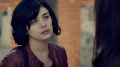 Sule abre mão de Melek e confronta Zeynep