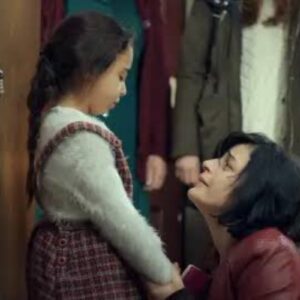 Turna e Sule emocionadas durante reencontro tenso na novela Mãe.