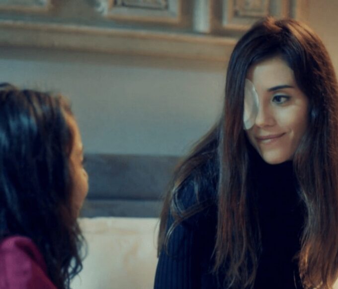 Zeynep e Turna emocionadas em cena comovente da novela Mãe, da Record