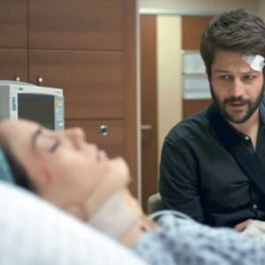 Zeynep em cena dramática da novela Mãe, exibida pela Record TV