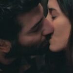 Vilão Cengiz encarando Zeynep com expressão ameaçadora em Mãe.