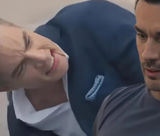 Fabian encara Sérgio em cena tensa da novela Amar, exibida pelo SBT