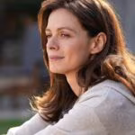 Özge Özpirinçci como Karsu na novela Coração de Mãe