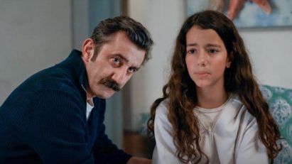 Reha e Tilsim em cena de Coração de Mãe