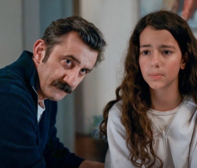 Reha e Tilsim em cena de Coração de Mãe