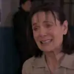 Cena de Rocío chorando diante de Nicolás após a prisão.